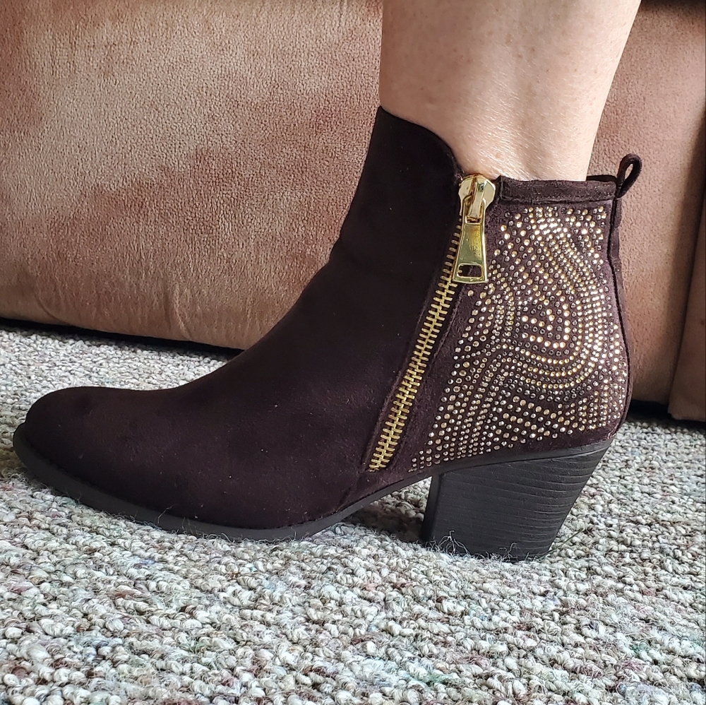 Cloud Walker by Avenue Brown Faux Suede Boots size 11W